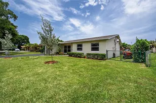 401 NW 83rd Way, Pembroke Pines, FL 33024 - Photo 3