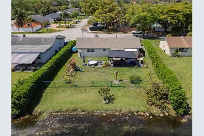 401 NW 83rd Way, Pembroke Pines, FL 33024 - Photo 25