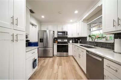 401 NW 83rd Way, Pembroke Pines, FL 33024 - Photo 5