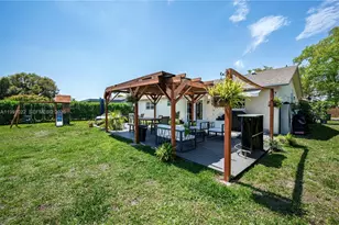 401 NW 83rd Way, Pembroke Pines, FL 33024 - Photo 21