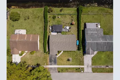 401 NW 83rd Way, Pembroke Pines, FL 33024 - Photo 13