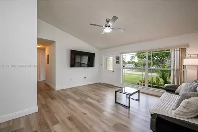 401 NW 83rd Way, Pembroke Pines, FL 33024 - Photo 9