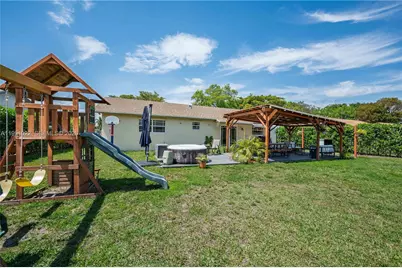 401 NW 83rd Way, Pembroke Pines, FL 33024 - Photo 19