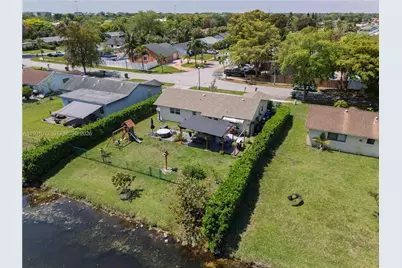 401 NW 83rd Way, Pembroke Pines, FL 33024 - Photo 5