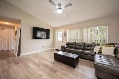 401 NW 83rd Way, Pembroke Pines, FL 33024 - Photo 23