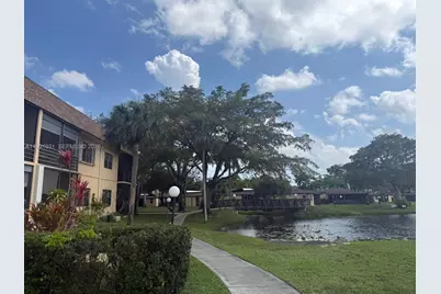 2 Briarwood Cir #212, Hollywood, FL 33024 - Photo 3