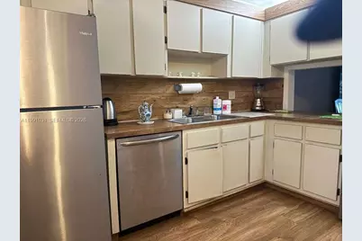 2 Briarwood Cir #212, Hollywood, FL 33024 - Photo 5