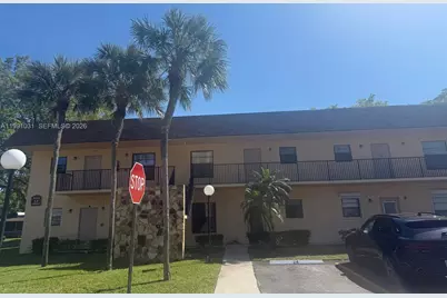 2 Briarwood Cir #212, Hollywood, FL 33024 - Photo 1