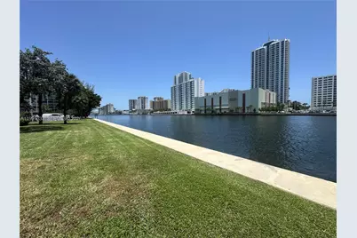 600 Parkview Dr #717, Hallandale Beach, FL 33009 - Photo 25