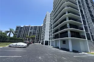 600 Parkview Dr, Hallandale Beach, FL 33009 - Photo 23