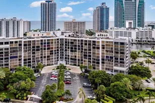 600 Parkview Dr, Hallandale Beach, FL 33009 - Photo 25