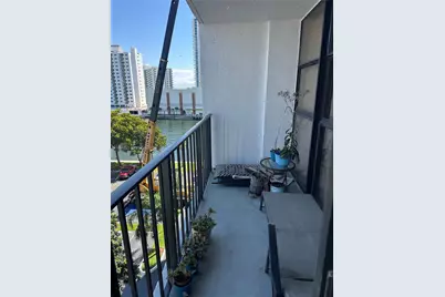 600 Parkview Dr #717, Hallandale Beach, FL 33009 - Photo 9