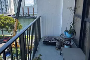 600 Parkview Dr, Hallandale Beach, FL 33009 - Photo 9