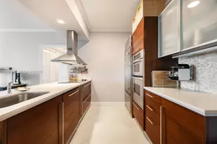 218 SE 14th St, Miami, FL 33131 - Photo 5