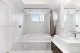 218 SE 14th St, Miami, FL 33131 - Photo 13