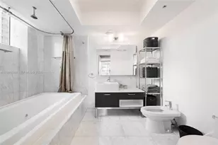 218 SE 14th St, Miami, FL 33131 - Photo 13