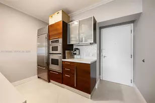 218 SE 14th St, Miami, FL 33131 - Photo 9