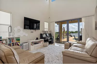 11332 SW 12th St, Pembroke Pines, FL 33025 - Photo 7