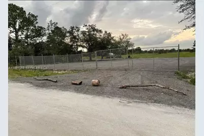 281 Avenida Del Centro Montura, Clewiston, FL 33440 - Photo 1