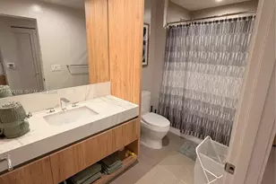 11 NE 6th St, Miami, FL 33132 - Photo 11