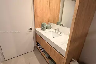 11 NE 6th St, Miami, FL 33132 - Photo 19