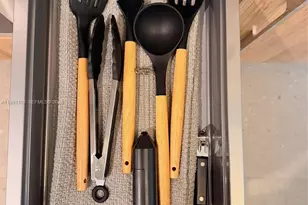 11 NE 6th St, Miami, FL 33132 - Photo 13