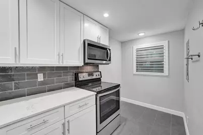 9330 Lagoon Pl #109, Davie, FL 33324 - Photo 5