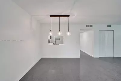 9330 Lagoon Pl #109, Davie, FL 33324 - Photo 9