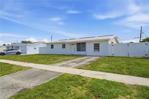 3352 Taconic Dr, West Palm Beach, FL 33406 - Photo 3