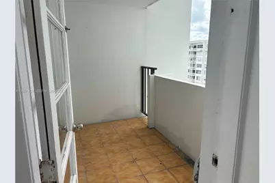 2750 NE 183rd St #1912, Aventura, FL 33160 - Photo 21