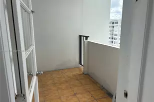 2750 NE 183rd St, Aventura, FL 33160 - Photo 21