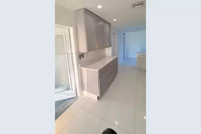 4680 NE 2nd Ave, Oakland Park, FL 33334 - Photo 9