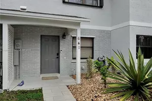 641 NW 105th Way, Pembroke Pines, FL 33026 - Photo 3