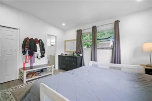 369 NE 158th St, Miami, FL 33162 - Photo 15