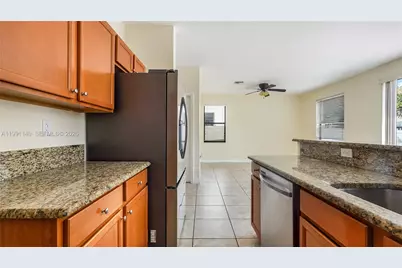 8841 W 34th Ct, Hialeah, FL 33018 - Photo 25