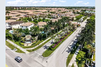 8841 W 34th Ct, Hialeah, FL 33018 - Photo 9