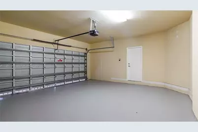 8841 W 34th Ct, Hialeah, FL 33018 - Photo 29