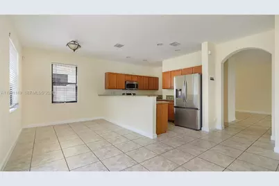 8841 W 34th Ct, Hialeah, FL 33018 - Photo 21