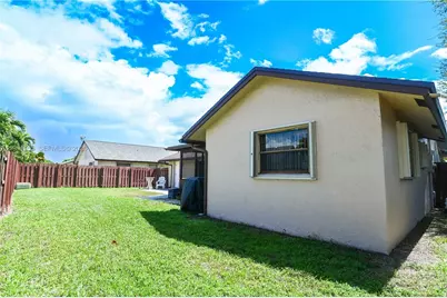 8631 NW 48th St, Lauderhill, FL 33351 - Photo 51