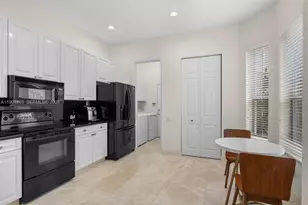 896 W Spinnaker Dr W, Hollywood, FL 33019 - Photo 11