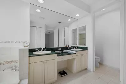 896 W Spinnaker Dr W #896, Hollywood, FL 33019 - Photo 23