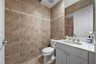 896 W Spinnaker Dr W, Hollywood, FL 33019 - Photo 15