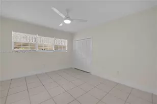 462 Golden Isles Dr, Hallandale Beach, FL 33009 - Photo 25