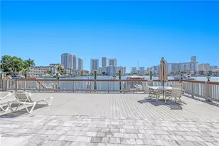 462 Golden Isles Dr, Hallandale Beach, FL 33009 - Photo 9