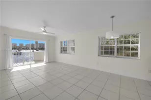 462 Golden Isles Dr, Hallandale Beach, FL 33009 - Photo 13