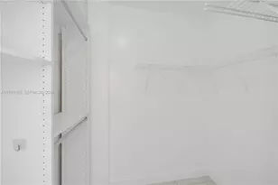 462 Golden Isles Dr, Hallandale Beach, FL 33009 - Photo 29