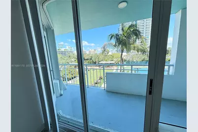 400 S Pointe Dr #408, Miami Beach, FL 33139 - Photo 13