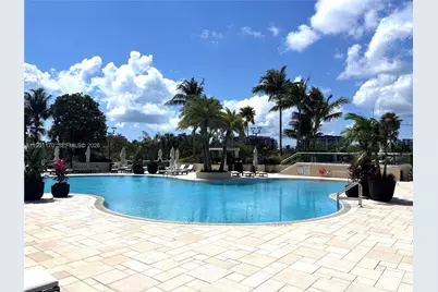 400 S Pointe Dr #408, Miami Beach, FL 33139 - Photo 25