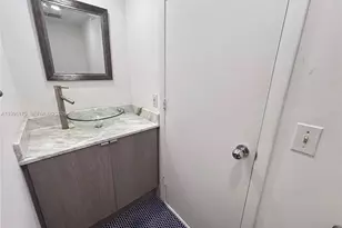 400 South Pointe Dr, Miami Beach, FL 33139 - Photo 11