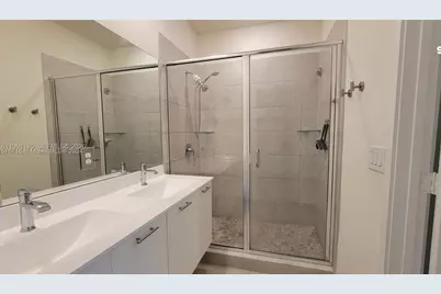 4675 NW 83rd Pkwy, Doral, FL 33166 - Photo 9